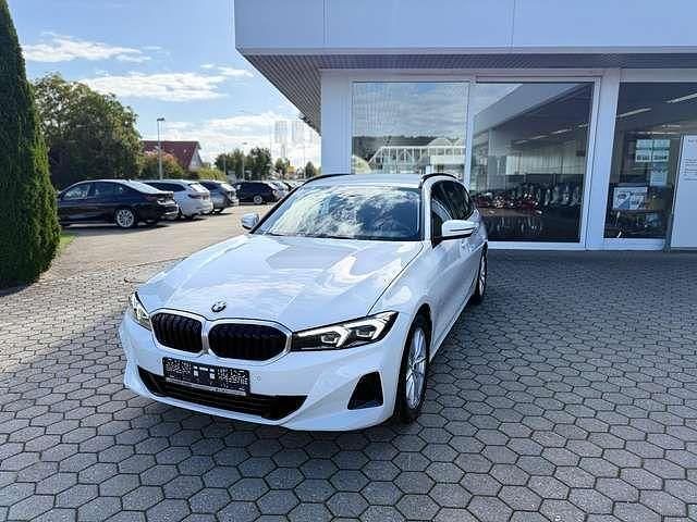 Gebraucht BMW 318 Shadowline 156 PS (114 kW) 2024 Alpinweiss iii Kombi