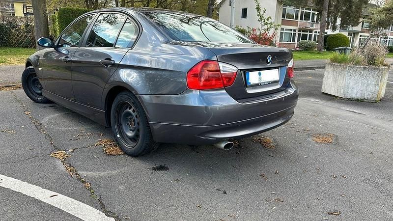 Gebraucht BMW 320 150 PS (110 kW) 2005 Grau Limousine