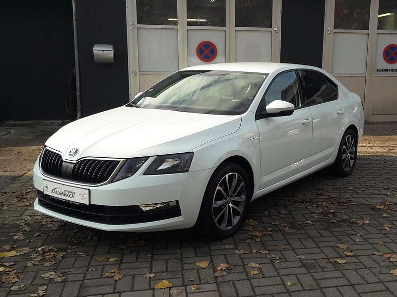Bila laser/laser white Gebraucht 2017 Skoda Octavia Drive Limousine | 11.990 € (Guter Preis) - Bild 1/4