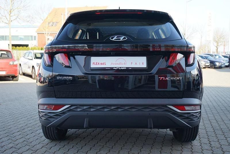 Gebraucht Hyundai Tucson Select 136 PS (100 kW) 2023 Schwarz SUV