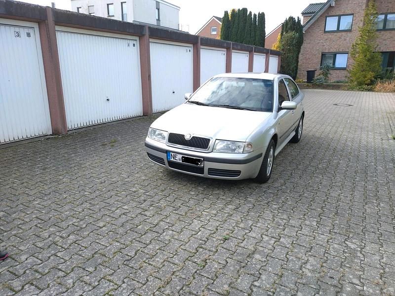 Silber Gebraucht 2002 Skoda Octavia Limousine | 1.200 € (Fairer Preis) - Bild 1/4