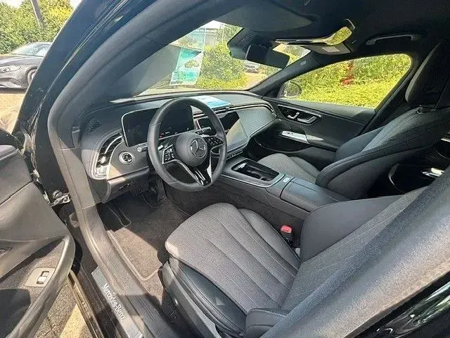 Gebraucht Mercedes E220 Advanced Plus 197 PS (144 kW) 2025 Obsidianschwarz  metalliclack Limousine