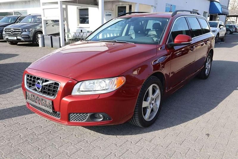 Gebraucht Volvo V70 Pro 215 PS (158 kW) 2012 Flamenco red Kombi