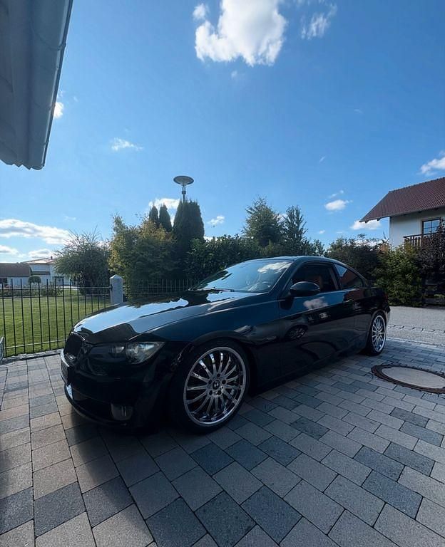 Schwarz Gebraucht 2008 BMW 320 Performance Coupé | 5.700 € (Fairer Preis) - Bild 1/4