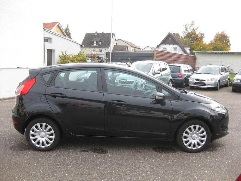 Gebraucht Ford Fiesta Trend 75 PS (55 kW) 2014 Schwarz Kleinwagen