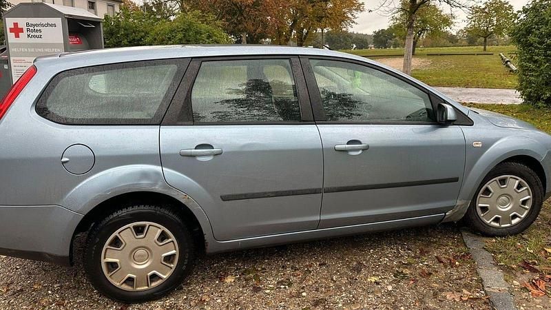 Blau Gebraucht 2006 Ford Focus Ambiente Kombi | 550 € (Superpreis) - Bild 1/4