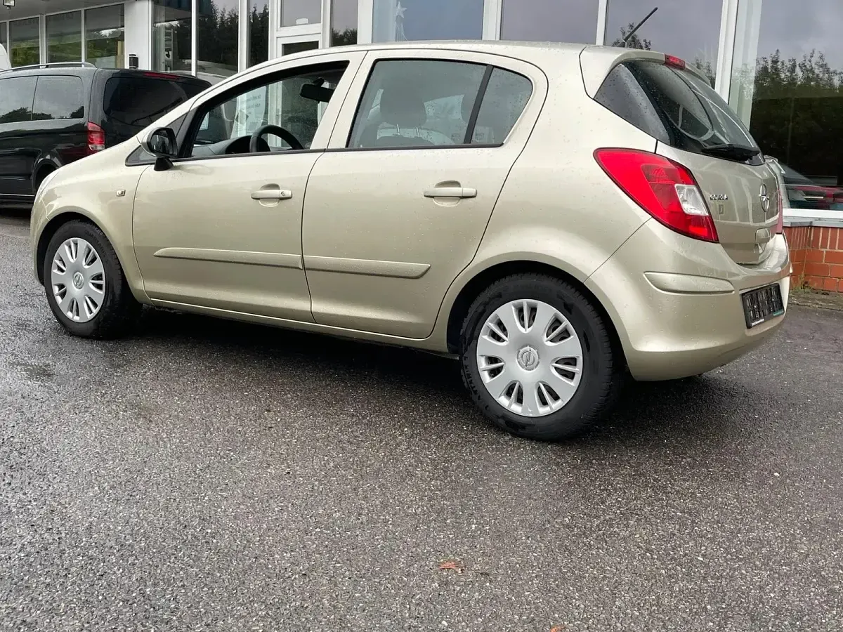 Gebraucht Opel Corsa 80 PS (58 kW) 2007 Gold Kleinwagen