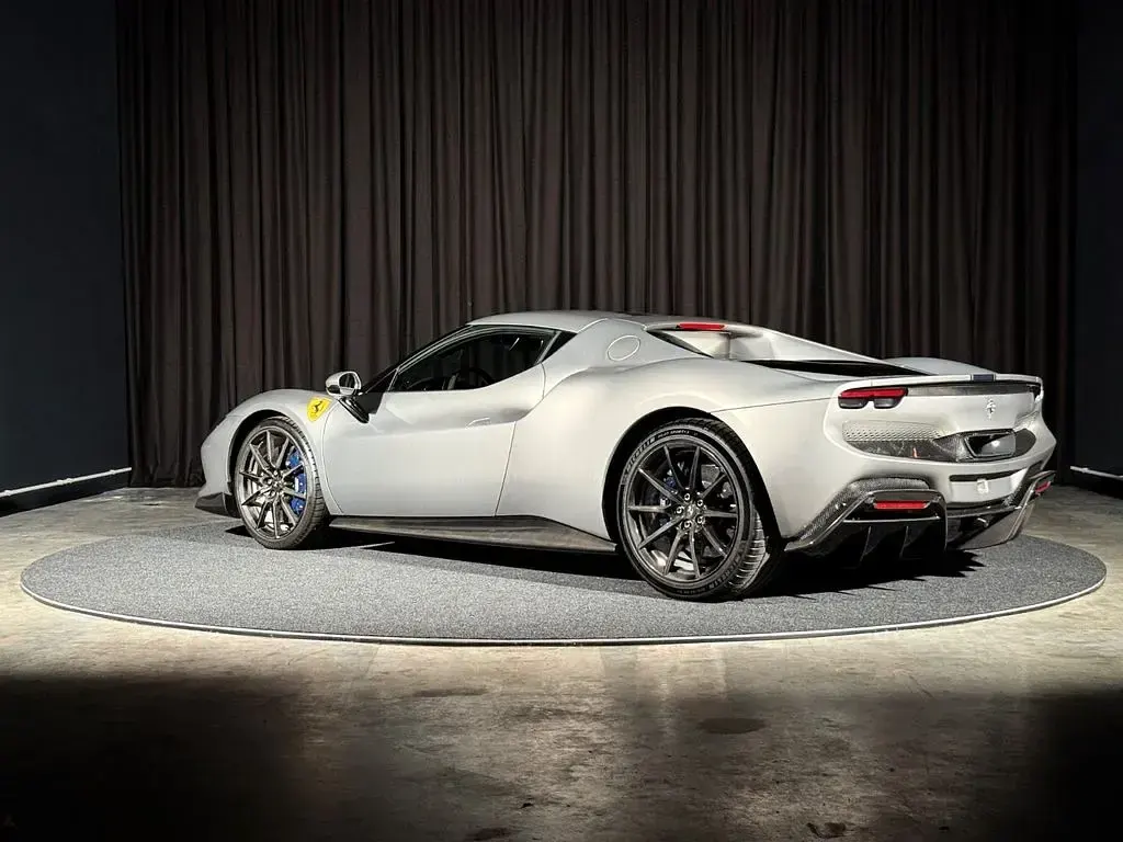 Gebraucht Ferrari 296 829 PS (609 kW) 2024 Grau