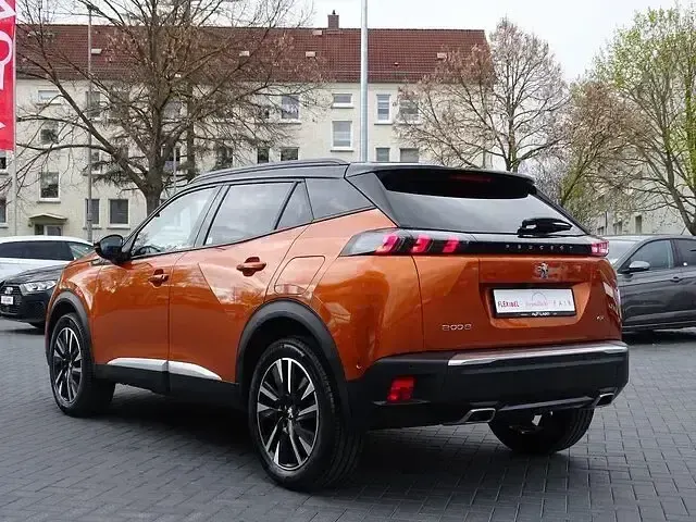 Gebraucht Peugeot 2008 GT 131 PS (96 kW) 2021 Orange SUV