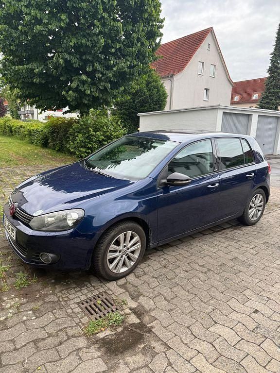 Blau Gebraucht 2011 VW Golf VI Trendline Limousine | 5.999 € (Guter Preis) - Bild 1/4