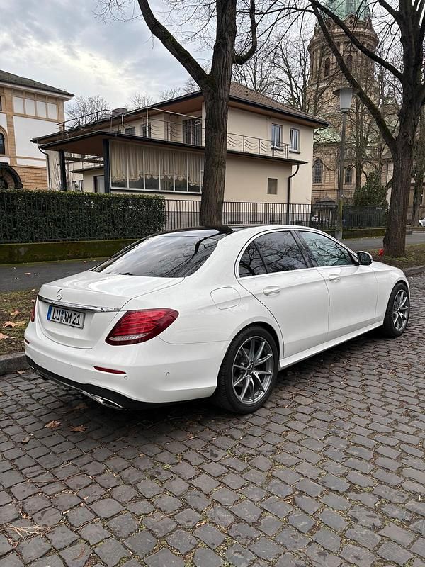 Gebraucht Mercedes E200 AMG 184 PS (135 kW) 2016 Weiß Limousine
