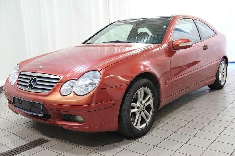 Gebraucht Mercedes C180 143 PS (105 kW) 2003 Orange Coupé