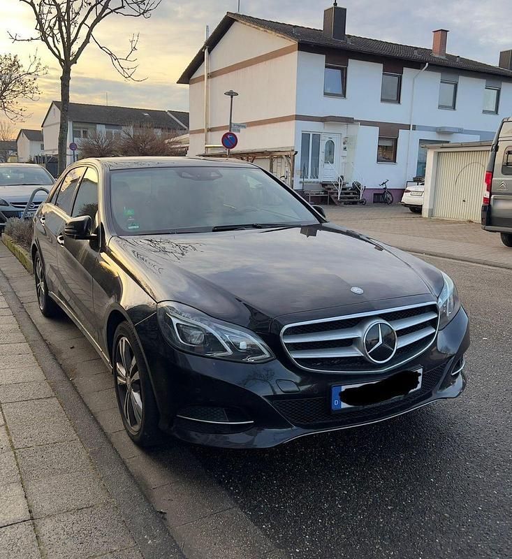 Gebraucht Mercedes E250 Avantgarde 211 PS (155 kW) 2013 Schwarz Limousine