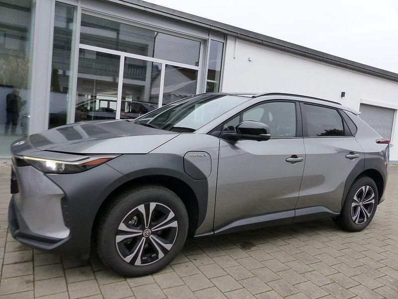 Gebraucht Toyota bZ4X 150 kW (204 PS) 2023 Silber SUV