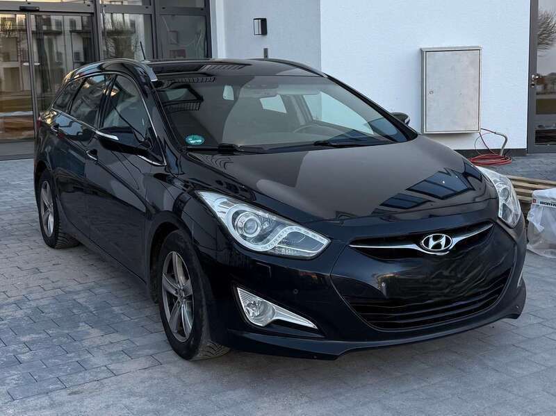 Schwarz Gebraucht 2012 Hyundai i40 Premium Kombi | 5.900 € (Fairer Preis) - Bild 1/4