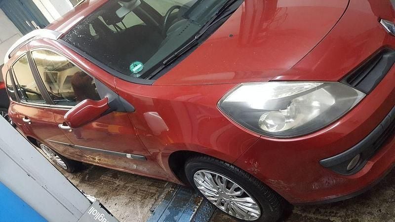 Gebraucht Renault Clio II Authentique 75 PS (55 kW) 2008 Rot Limousine