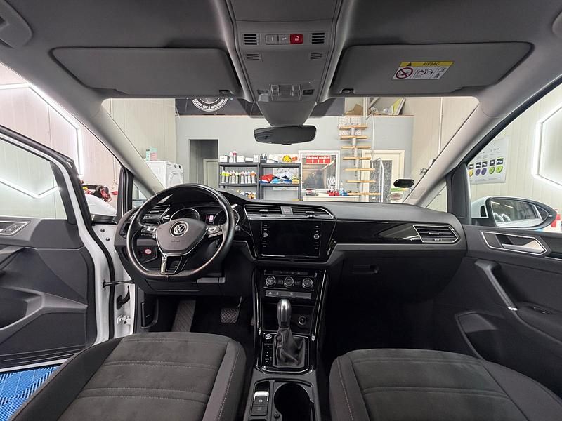 Gebraucht VW Touran Pro 150 PS (110 kW) 2021 Weiß Van / Kleinbus
