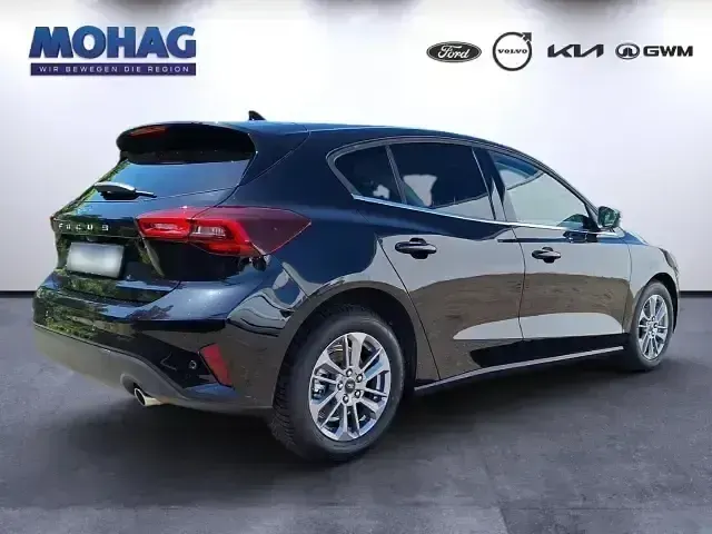 Gebraucht Ford Focus Titanium 125 PS (91 kW) 2025 Schwarz Limousine