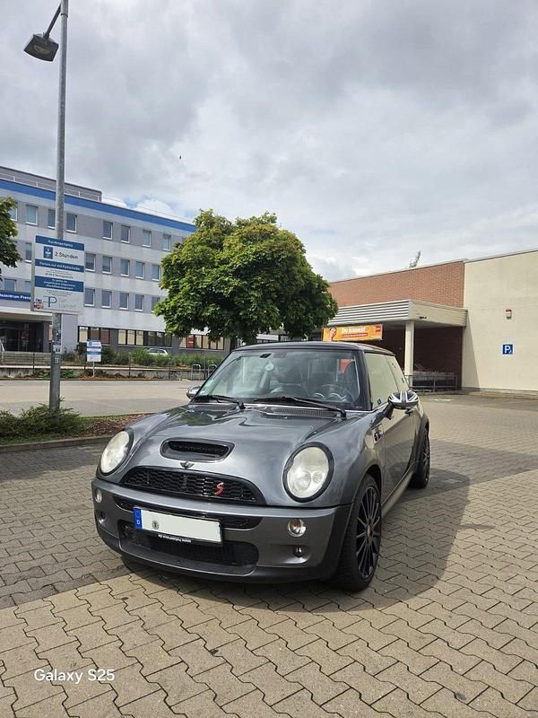 Grau Gebraucht 2004 Mini Cooper S Coupé Coupé | 4.850 € (Etwas zu teuer) - Bild 1/4