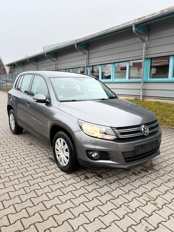 Gebraucht VW Tiguan Trendline 140 PS (102 kW) 2012 Grau SUV