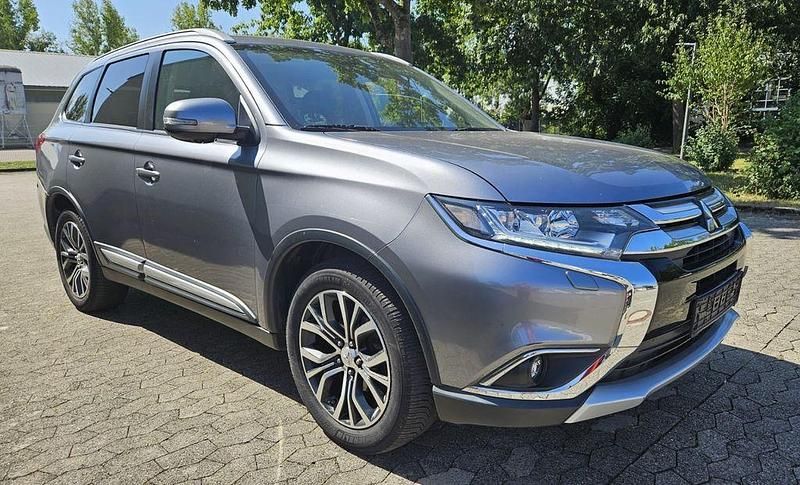 Grau Gebraucht 2018 Mitsubishi Outlander Edition SUV | 18.300 € (Fairer Preis) - Bild 1/4