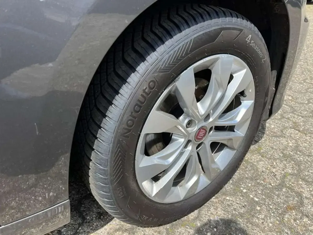 Gebraucht Fiat Tipo Easy 95 PS (69 kW) 2016 Colore esterno (grigio undergr Limousine