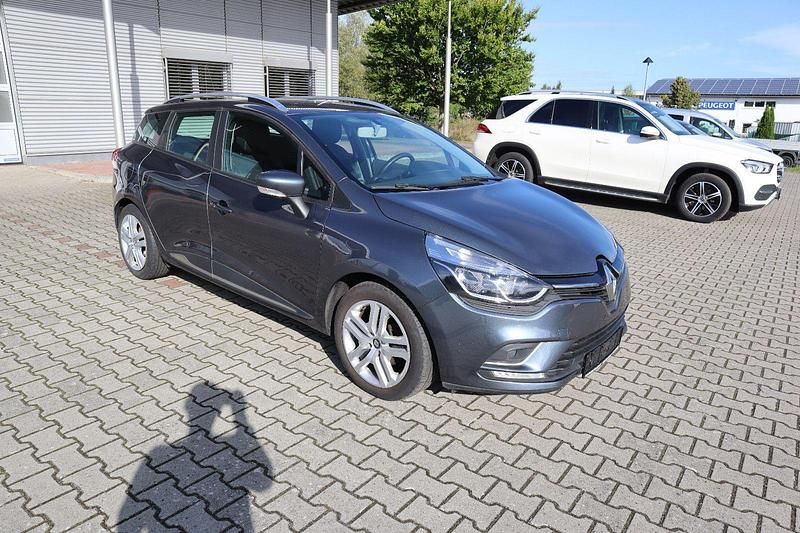Grau Gebraucht 2017 Renault Clio GrandTour Luxe Kombi | 6.999 € (Guter Preis) - Bild 1/4