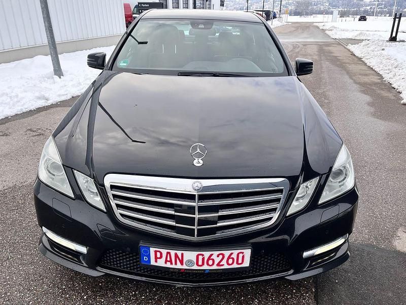 Gebraucht Mercedes E500 Avantgarde 408 PS (300 kW) 2012 Schwarz Limousine