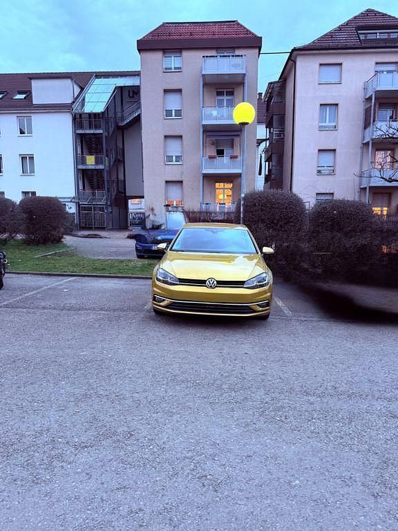 Gebraucht VW Golf VII Highline 150 PS (110 kW) 2016 Gold Limousine