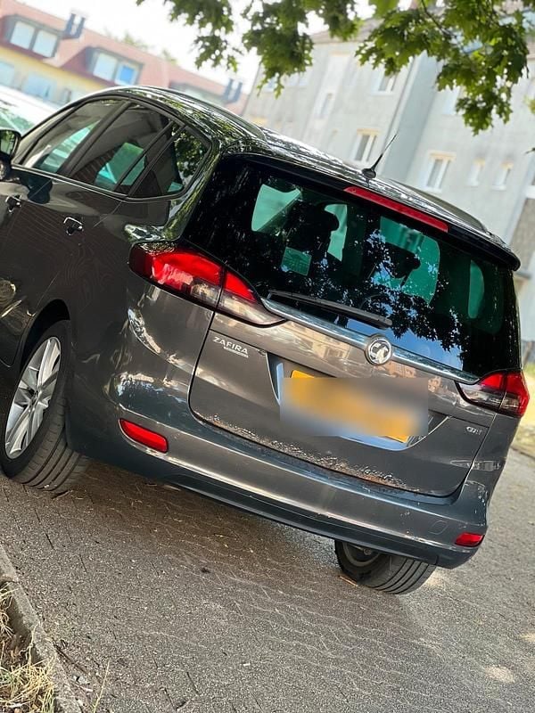 Grau Gebraucht 2014 Opel Zafira Van / Kleinbus | 1.900 € - Bild 1/4