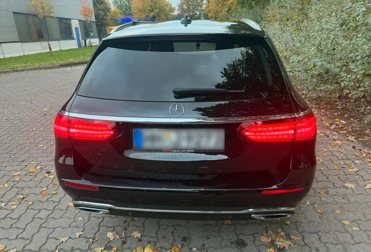 Gebraucht Mercedes E220 194 PS (142 kW) 2023 Schwarz Kombi