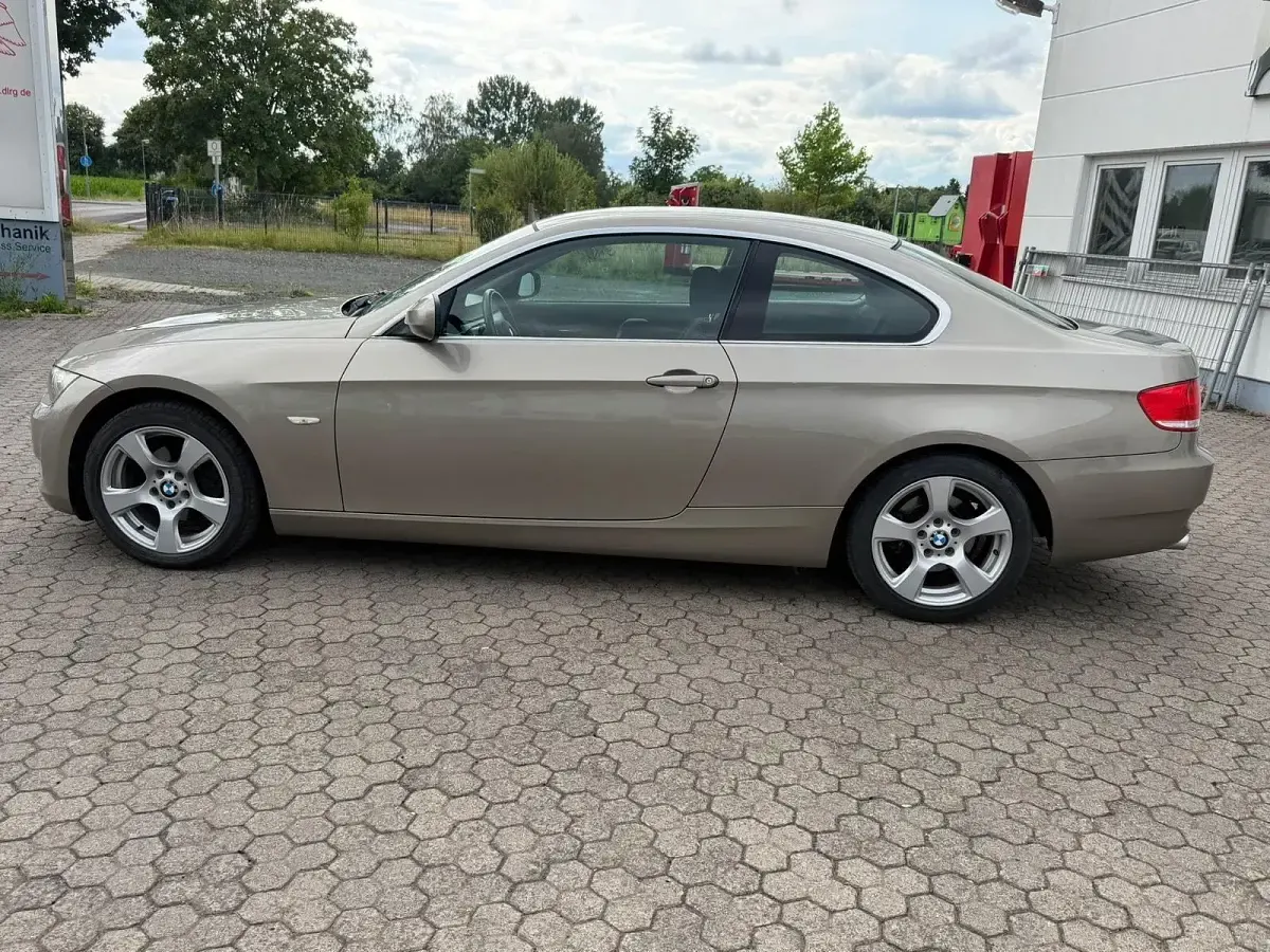 Gebraucht BMW 320 170 PS (125 kW) 2009 Braun Coupé