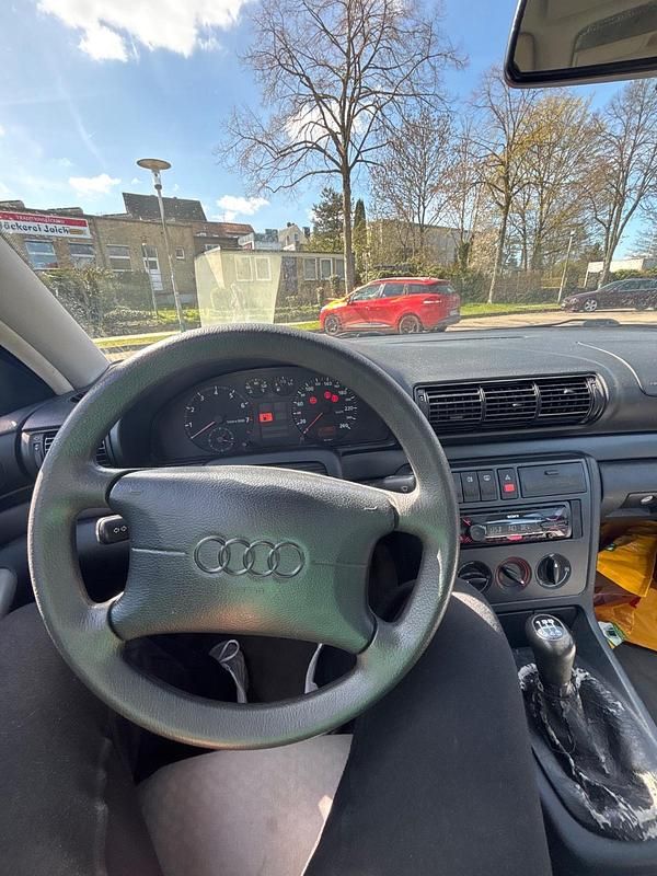 Second-hand Audi A4 101 CP (74 kW) 1998 Verde Berlinǎ
