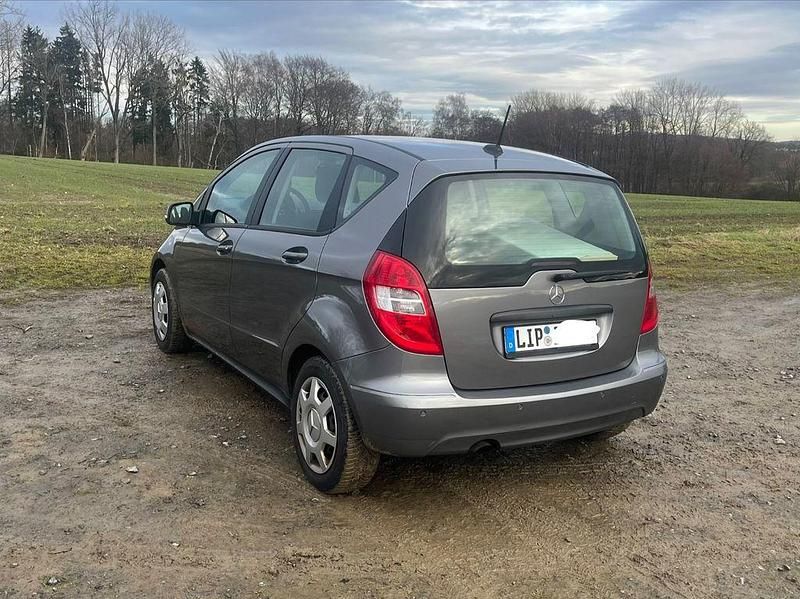 Gebraucht Mercedes A160 95 PS (69 kW) 2011 Silber Van / Kleinbus