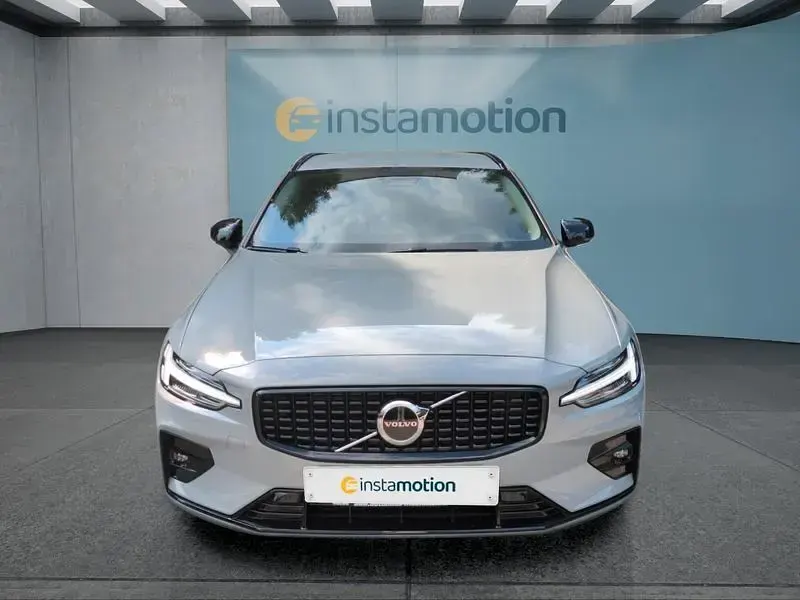 Gebraucht Volvo V60 197 PS (144 kW) 2024 Grau Kombi