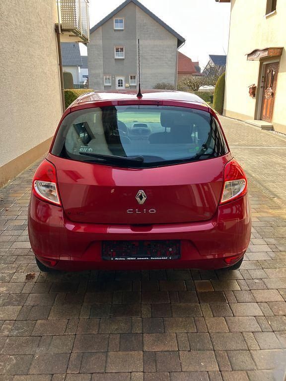 Gebraucht Renault Clio III 75 PS (55 kW) 2010 Rot Limousine