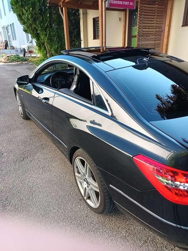 Schwarz Gebraucht 2010 Mercedes E350 Avantgarde Coupé | 10.300 € (Fairer Preis) - Bild 1/4