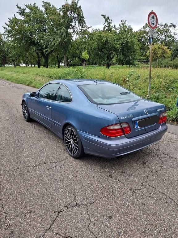 Blau Gebraucht 2000 Mercedes CLK220 Coupé | 3.900 € (Etwas zu teuer) - Bild 1/4