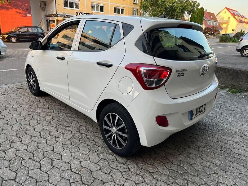 Gebraucht Hyundai i10 Classic 67 PS (49 kW) 2014 Weiß Kleinwagen