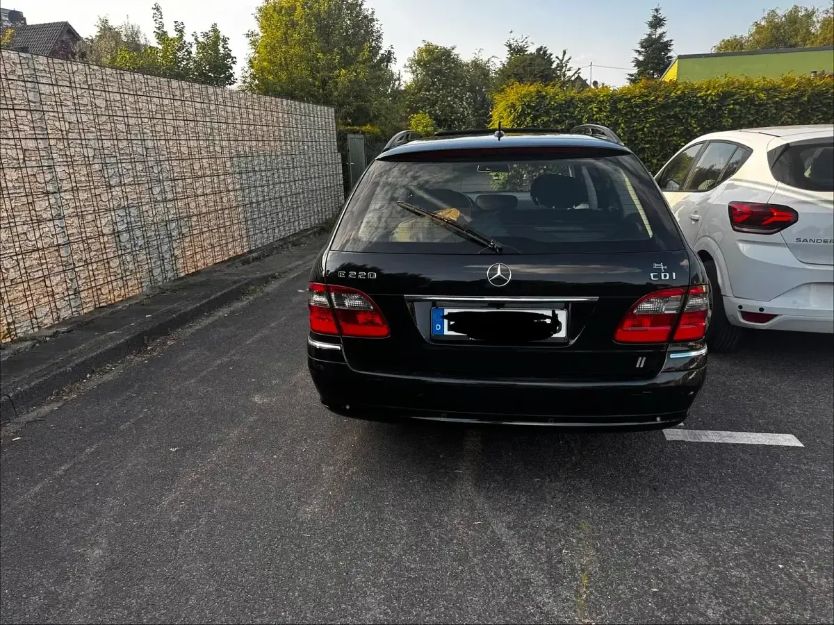 Gebraucht Mercedes E220 170 PS (125 kW) 2008 Schwarz Kombi