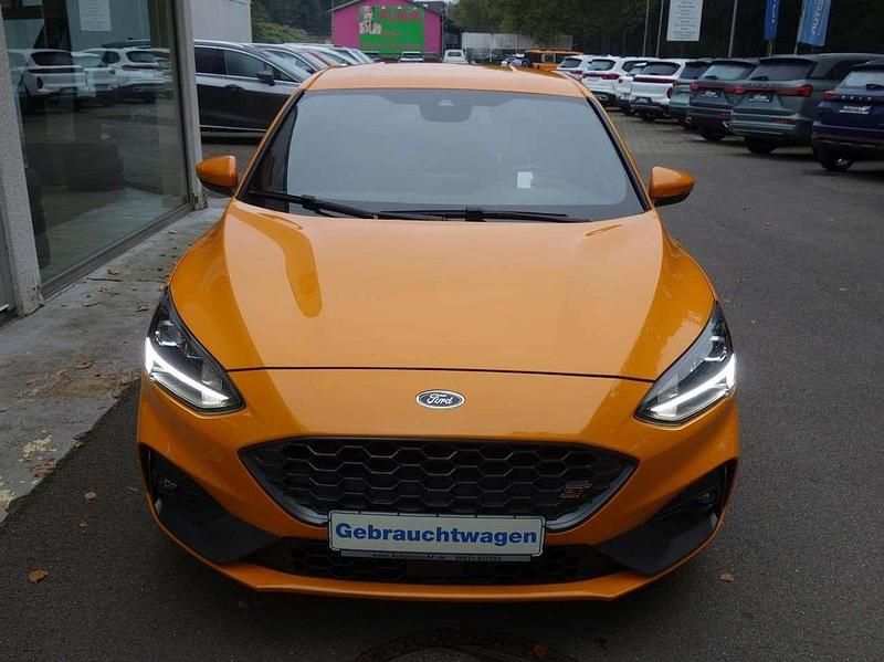Tropicalorange metallic Gebraucht 2019 Ford Focus S Limousine | 24.499 € (Etwas zu teuer) - Bild 1/4
