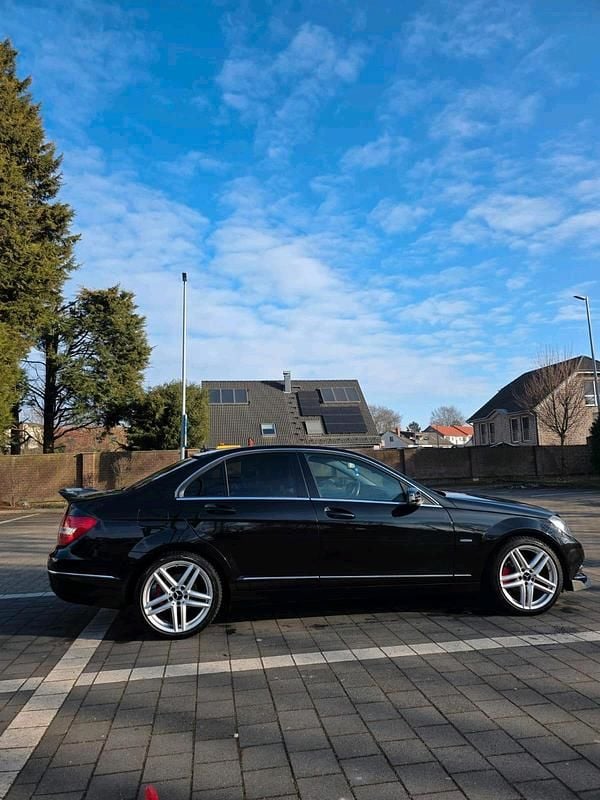 Schwarz Gebraucht 2012 Mercedes C180 Limousine | 8.500 € - Bild 1/4