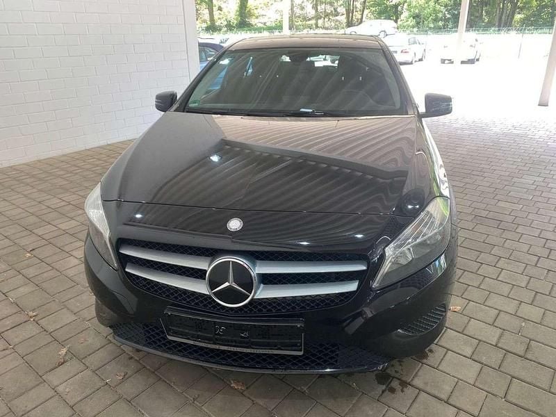 Schwarz Gebraucht 2015 Mercedes A180 Limousine | 9.000 € (Superpreis) - Bild 1/4