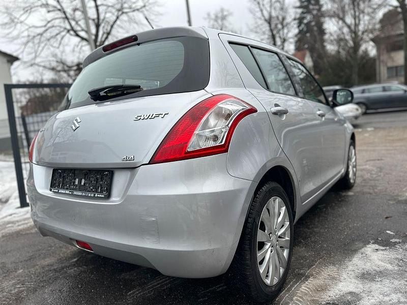 Gebraucht Suzuki Swift Club 94 PS (69 kW) 2012 Silber Kleinwagen