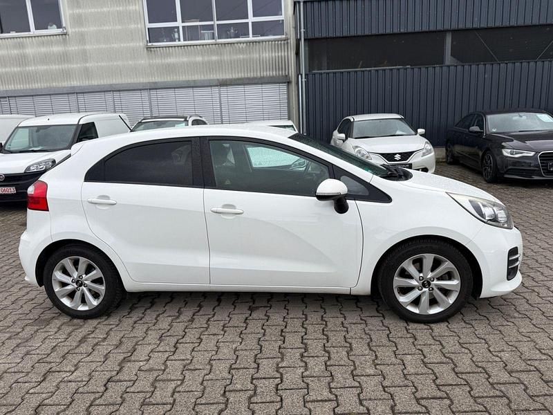 Gebraucht Kia Rio DREAM-TEAM Edition 84 PS (61 kW) 2015 Weiß Kleinwagen