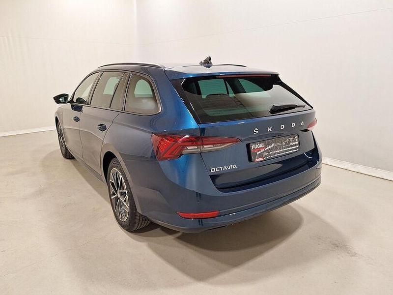 Gebraucht Skoda Octavia Clever 150 PS (110 kW) 2022 Lavablau metallic Limousine