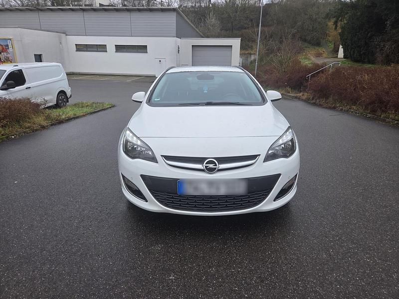 Gebraucht Opel Astra 131 PS (96 kW) 2013 Weiß Kombi