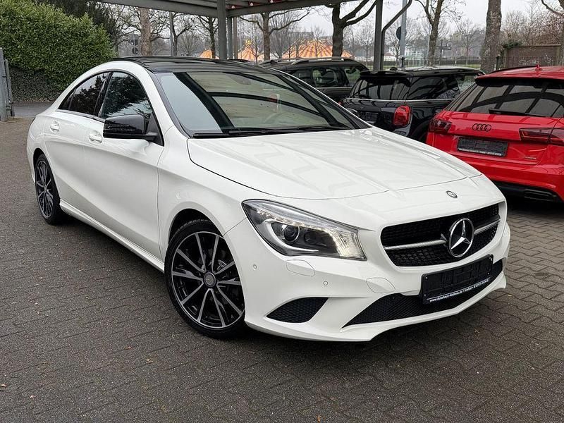 Weiß Gebraucht 2014 Mercedes CLA180 Night Limousine | 16.900 € (Fairer Preis) - Bild 1/4