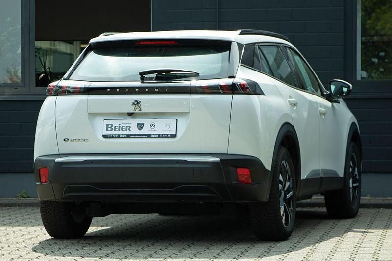 Gebraucht Peugeot e-2008 Allure 100 kW (136 PS) 2020 Weiß SUV