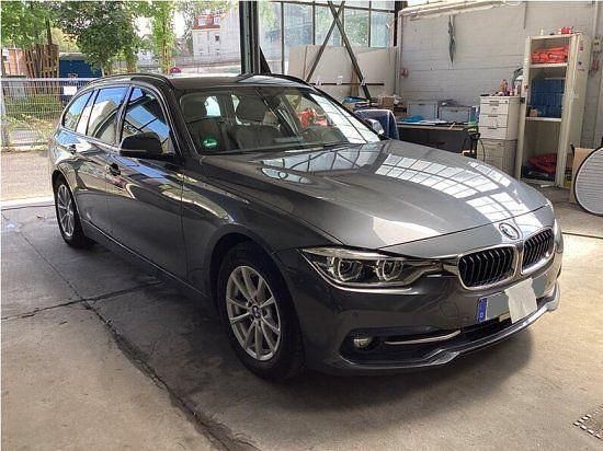 Grau Gebraucht 2019 BMW 320 Sport Line Limousine | 17.450 € (Superpreis) - Bild 1/4